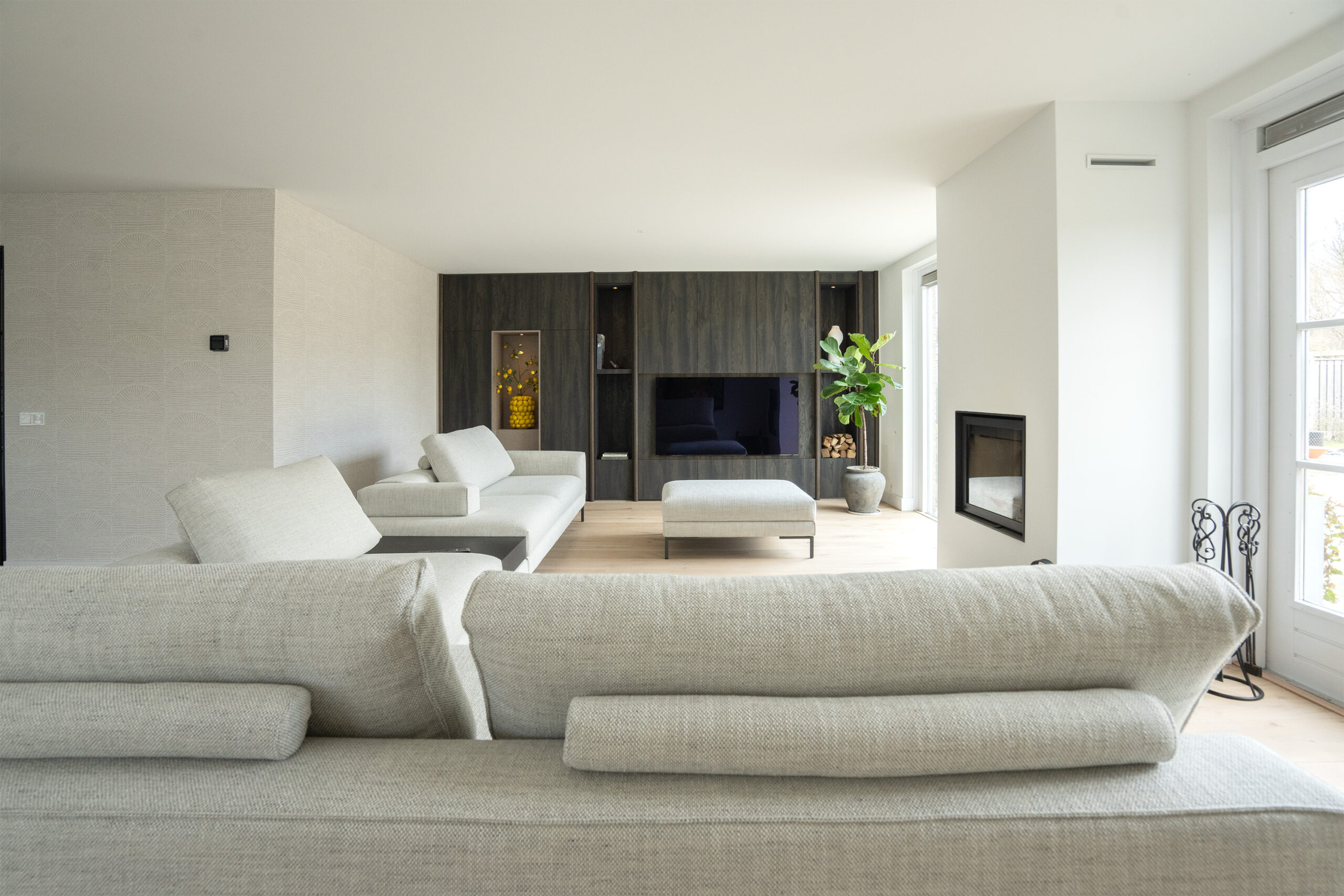 Interieurarchitect Dronten Ontwerp tv maatwerk kast cinewall
