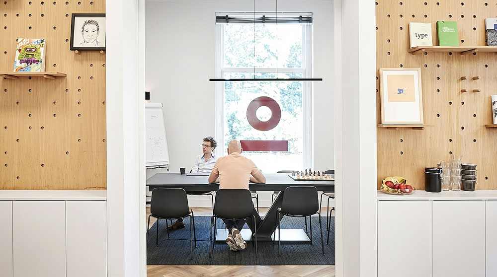 Vergaderkamer ontwerp kantoor Pixelpillow